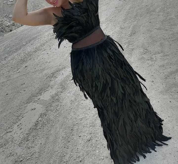 Рокля с кокоши пера