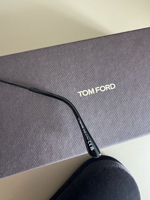 TOM FORD  sungla