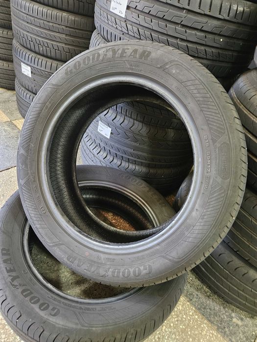 2бр 215/55/17 GOODYEAR 6,5мм грайфер дот:22г безплатен монтаж