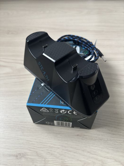 Dock incarcare maneta Xbox Series X si PS5