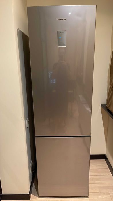 Холодильник Samsung
