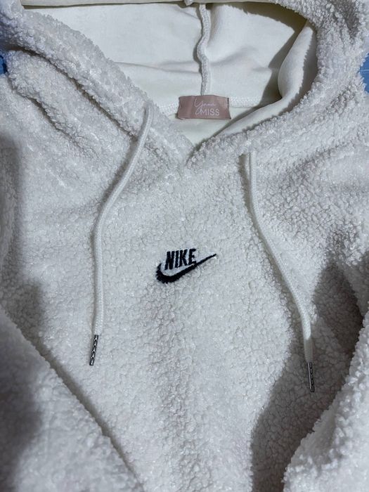 Белая женская толстовка барашек Nike