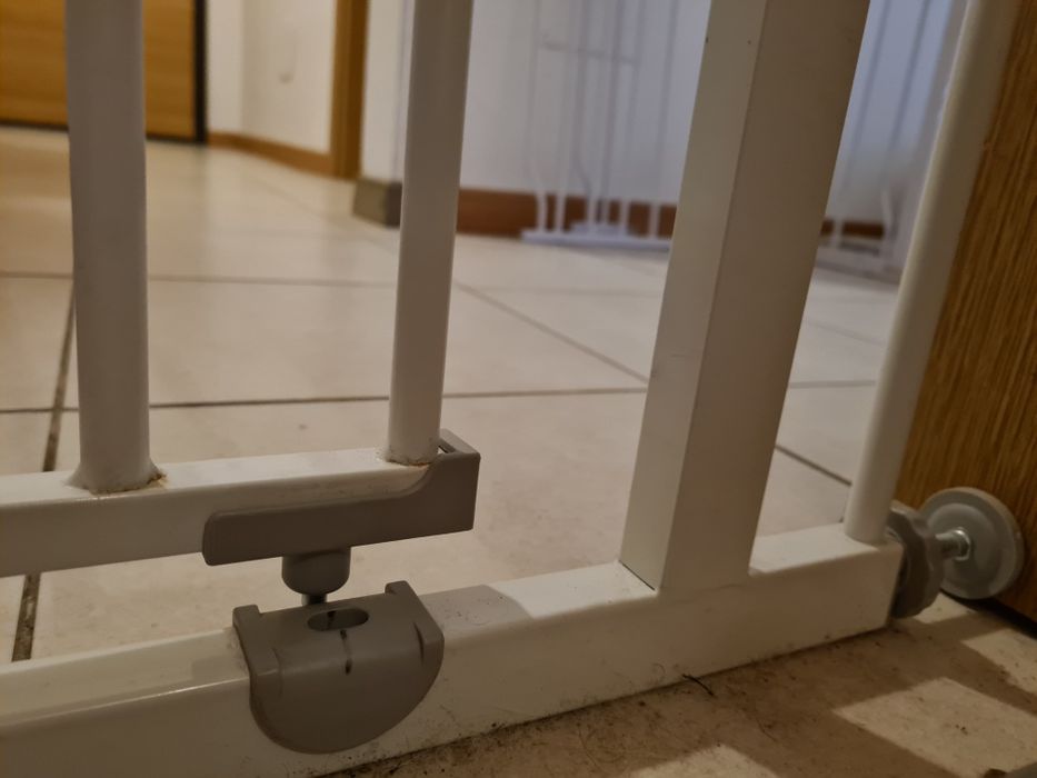 Babygate Hauck poarta de siguranta cu oprire 75-80 cm caini si copii