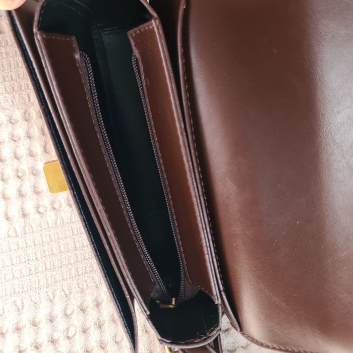 Коричннвая сумка кроссбоди