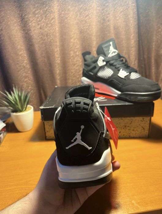 Jordan 4 White Thunder