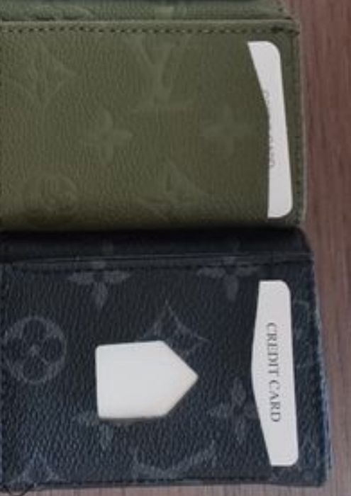 Продавам чисто нови портмонета