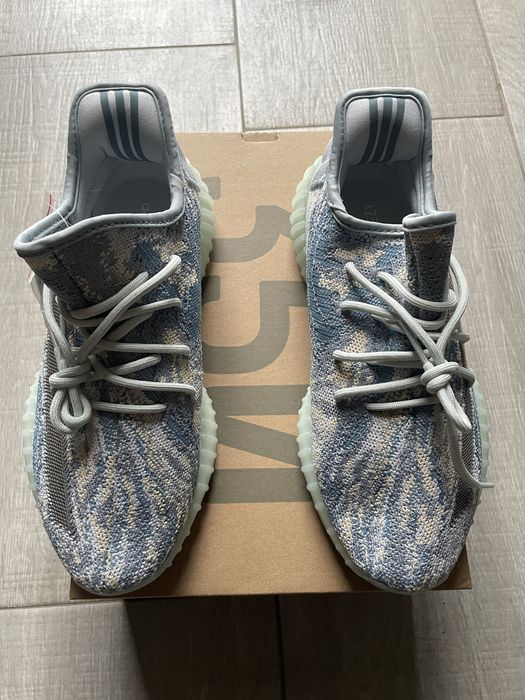 Yezzy Boost 350 V2 Mărimile 37 1/3, 38, 39 1/3, 41 1/3, 42, 42 2/3, 43 1/3
