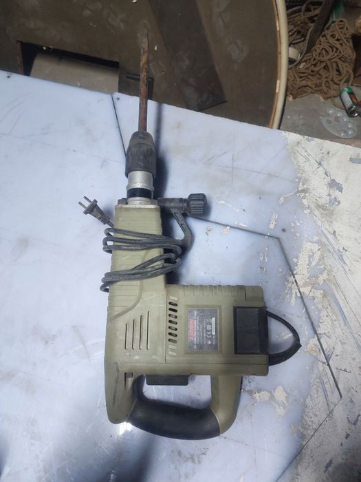 Отбойный молоток Crown срочно!