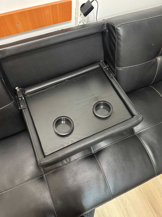 Кожен 3-местен диван с подлакътник и два чашника