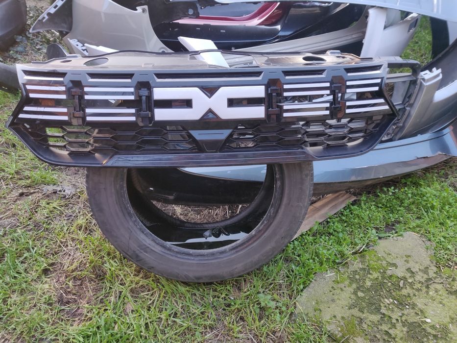 Предна Решетка за Dacia Sandero/ ляв Фар/ и Броня/   2024 г.