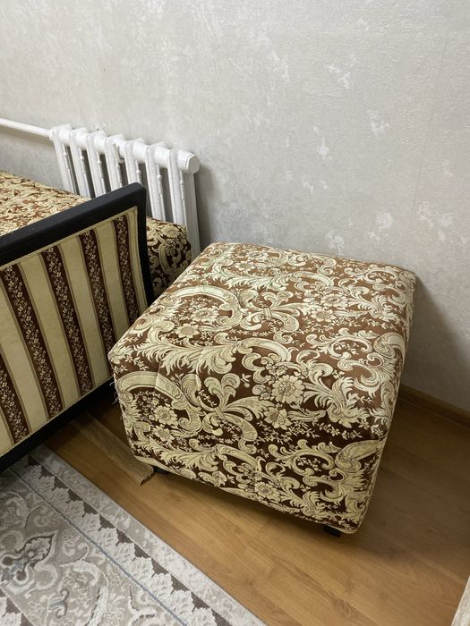 Продам диван, кресло и пуфик.