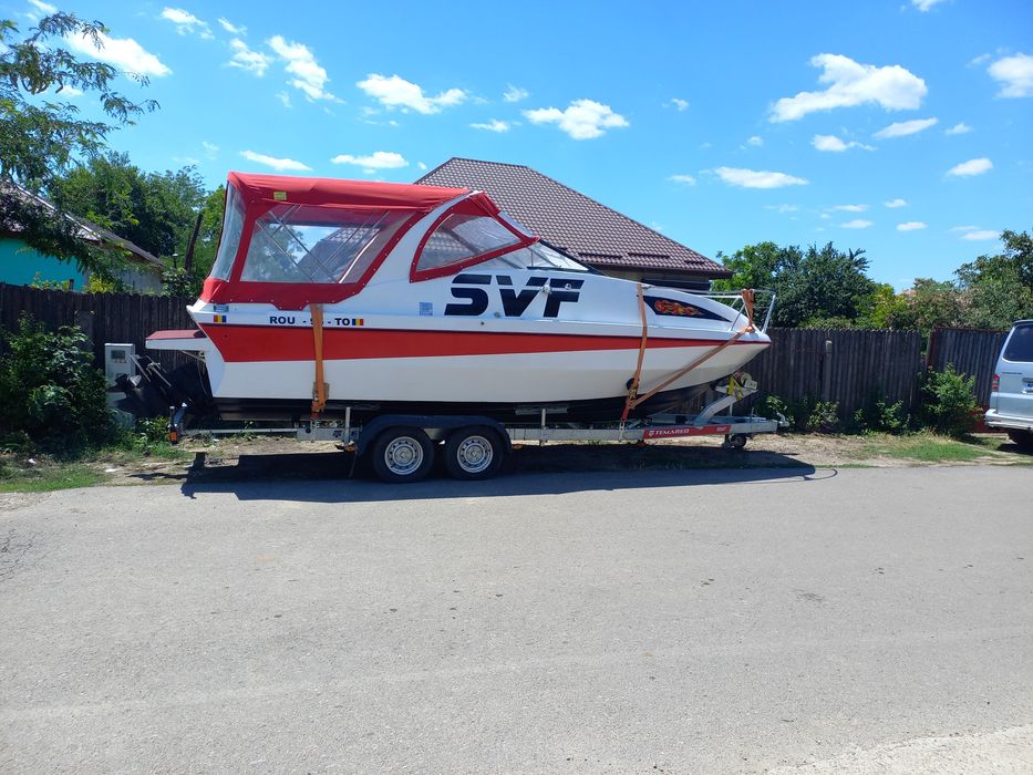 Vând Barcă cu motor