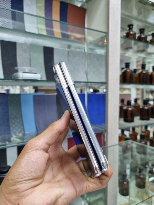 Samsung S21 Plus xotirasi 8/256GB