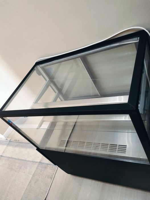 Холодильник витрина  ESSE-84 черный