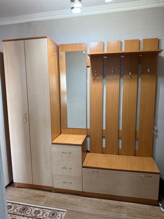 Продам прихожий шкаф с зеркалом