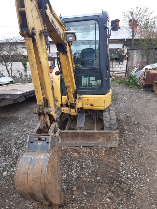 Închiriez bobcat cu picon si mini excavator