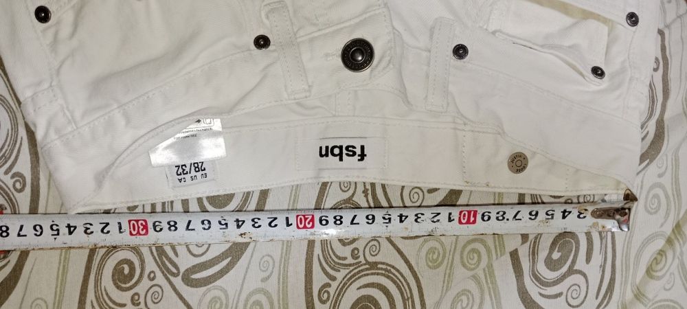 Белые джинсы унисекс