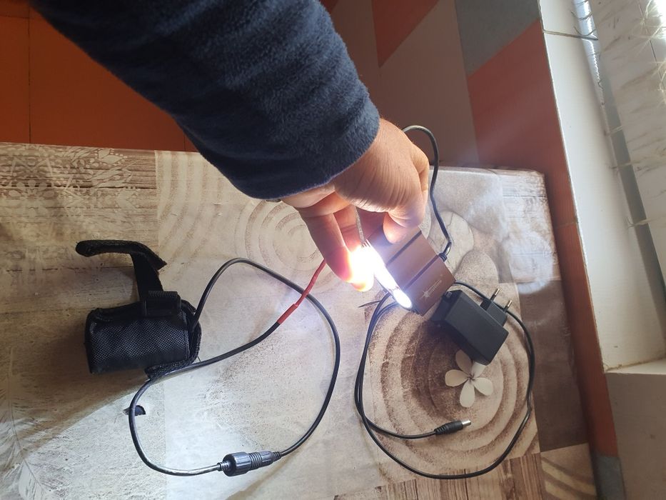 Far solar storm  cu încărcător