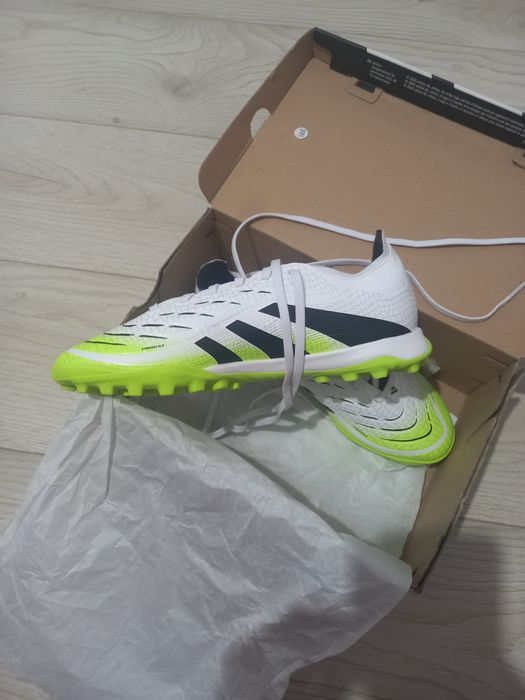 Ghete de fotbal Adidas Predator