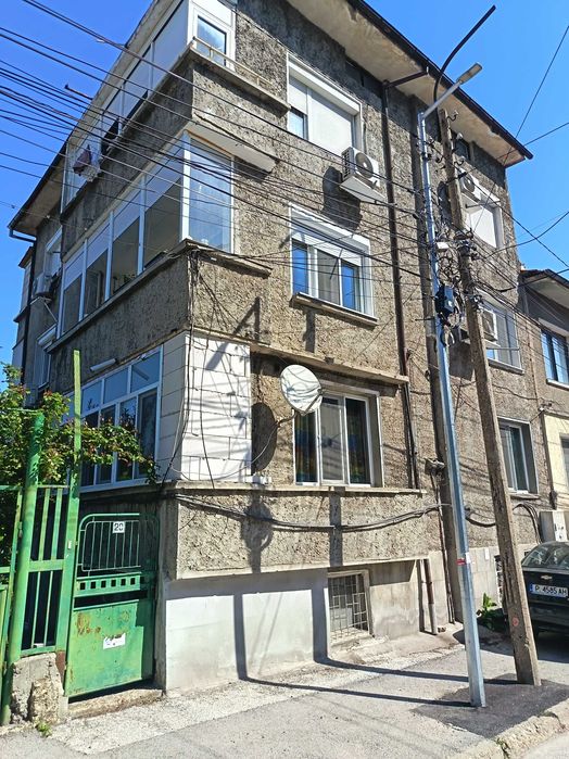 двустаен обзаведен баня кухня склад беседка