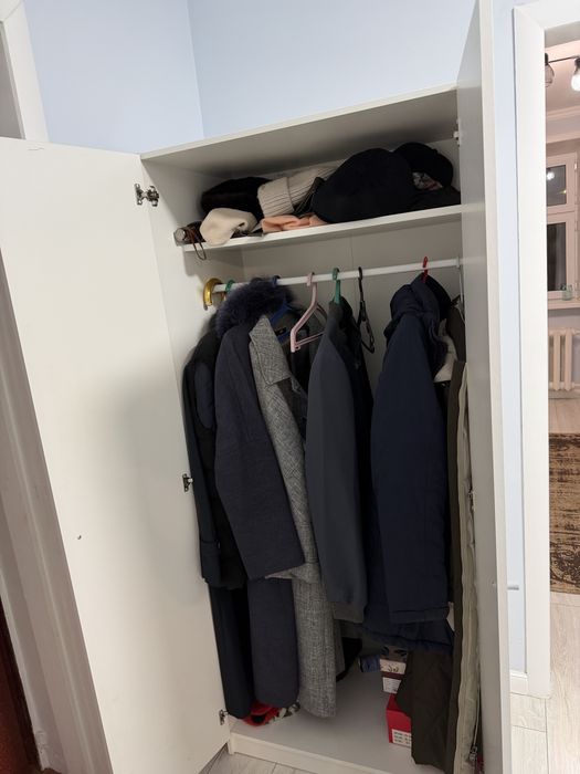 Продам белый красивый шкаф