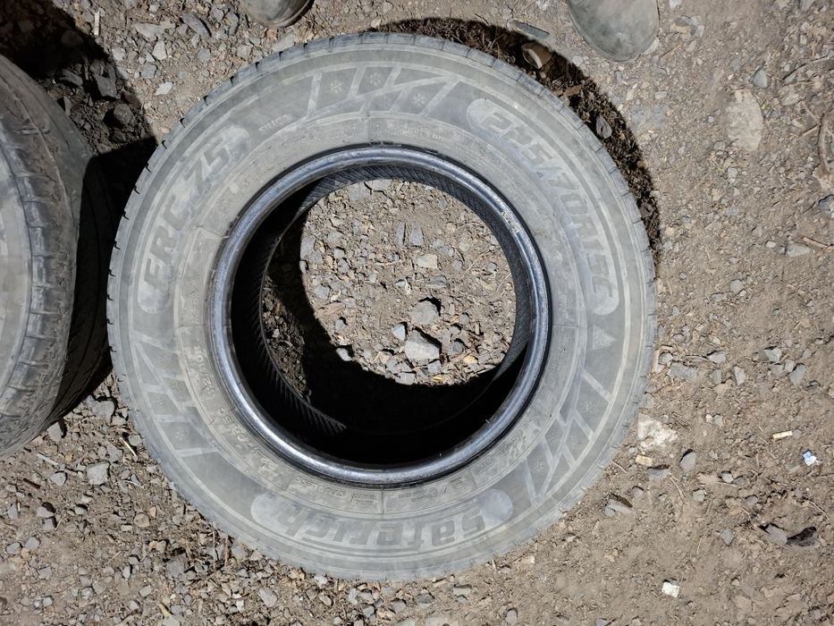 Две шины 225/70R15С