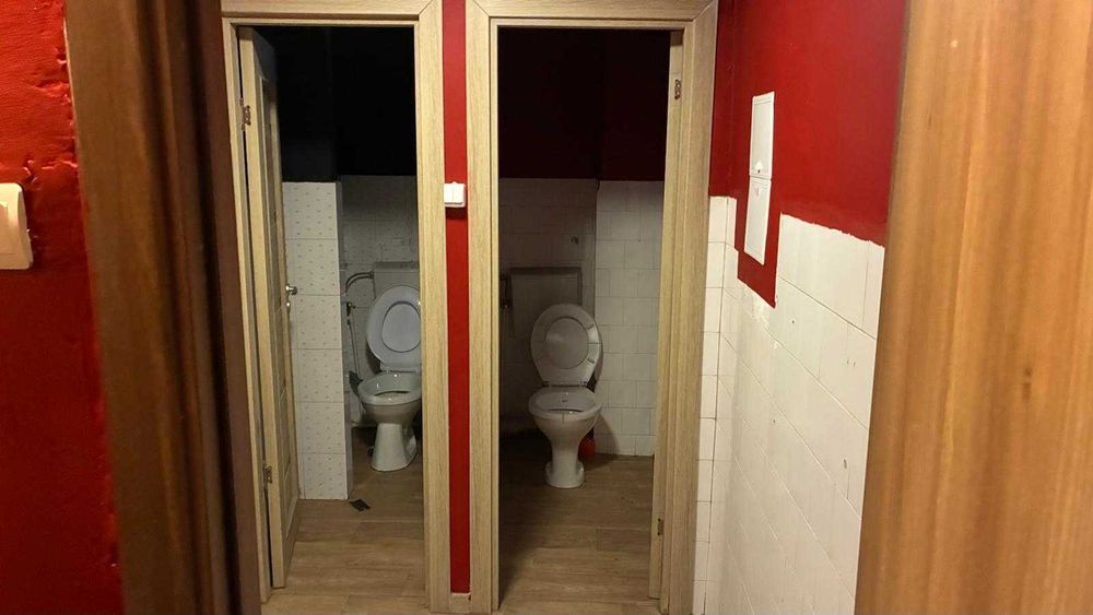 Inchiriez spatiu comercial cu terasa