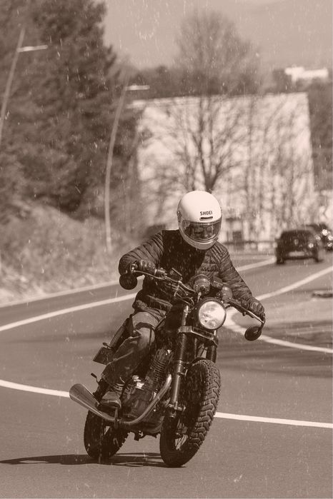 Suzuki GN250 Scrambler A2