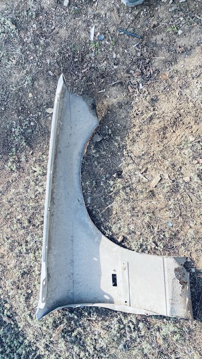 Крыло левое е36 с деффектом