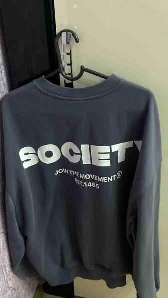 срочно продам кофту society qr