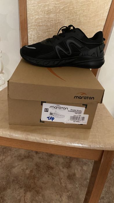 Кроссовки женские черные