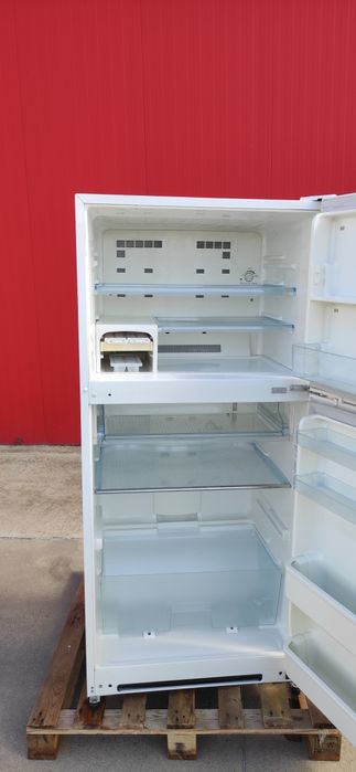 Хладилник с фризер SHARP