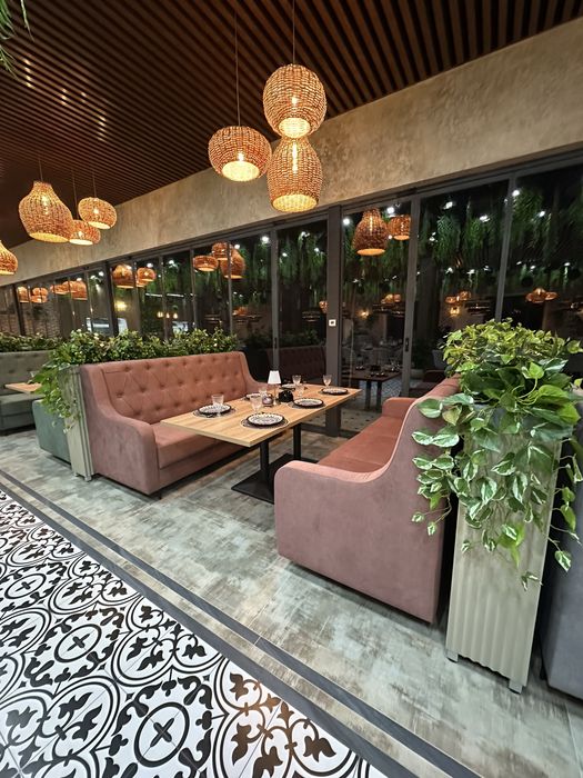 Yumshoq mebel va Stol Kafe va Restorant