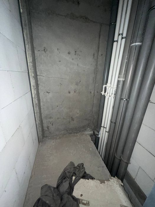 Dinamo kalsoni oldida 1 xona 51kv uy sotiladi