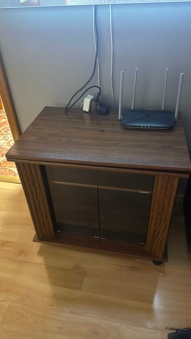 Продам Б\У тумбу под телевизор