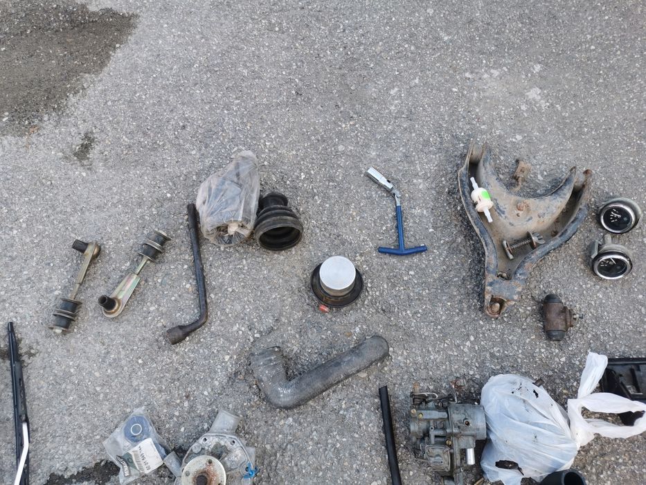 De vânzare mai multe piese de Dacia 1300