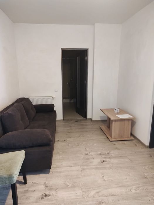 Inchiriez apartament open-space