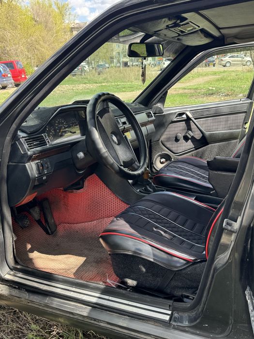 Продам машину Мерседес W124