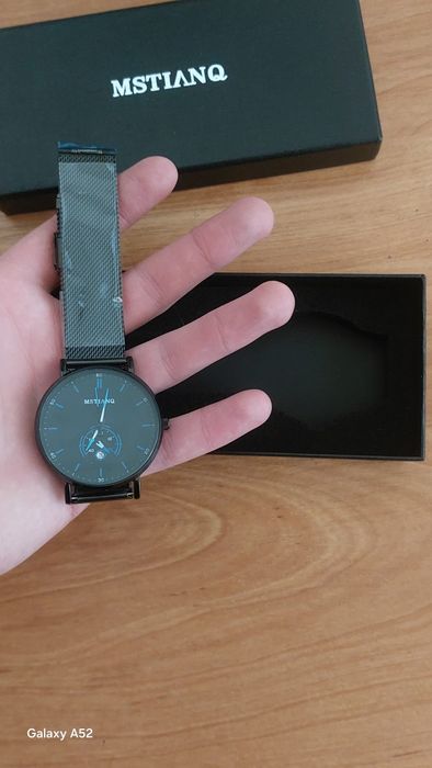 Продам абсолютно новые часы