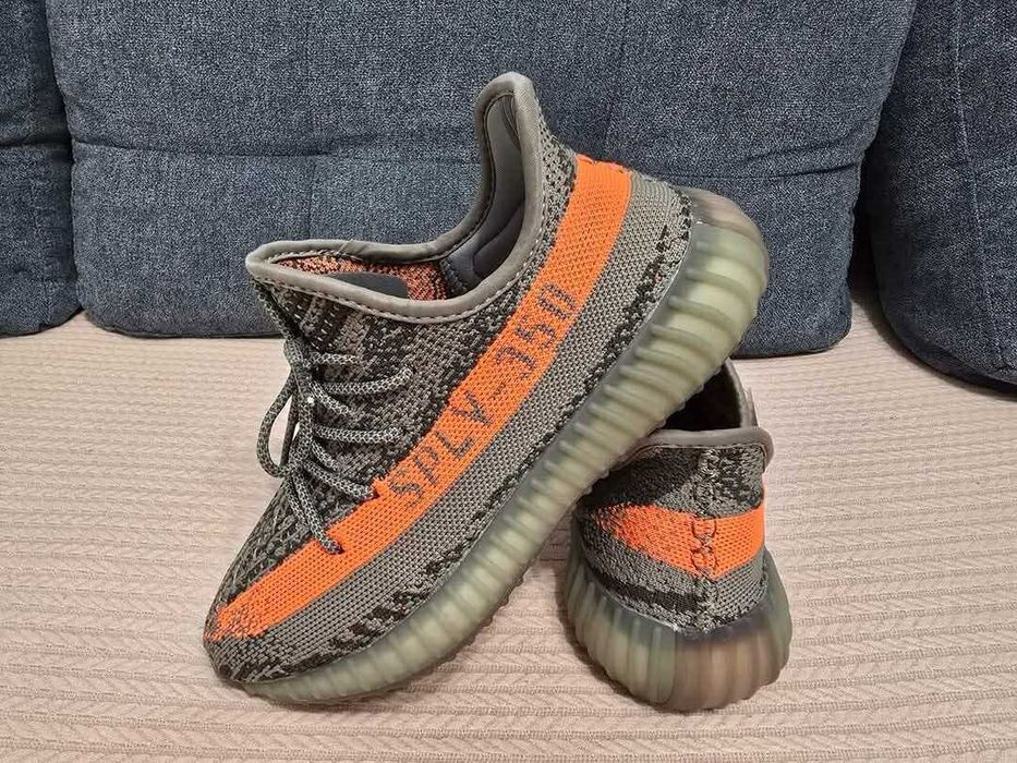 Adidasi Yeezy Boost