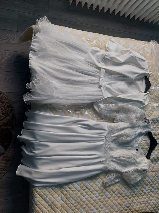 Rochițe albe cu sclipici!