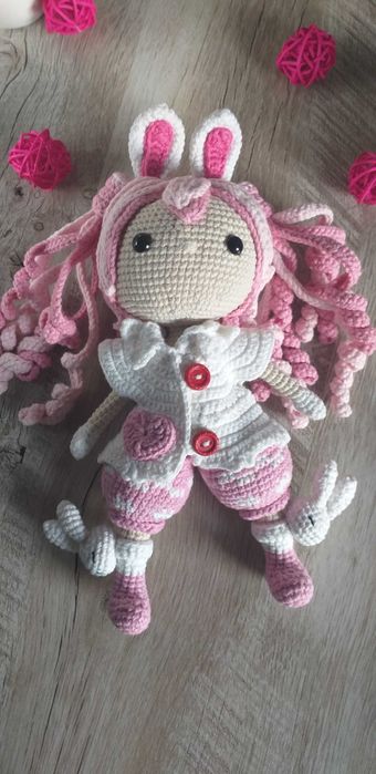 Кукла-зайка (вязаная игрушка)