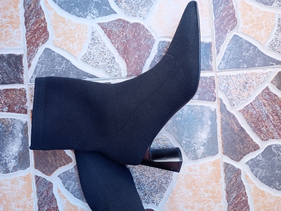 Дамски пролетни елегантни боти Reserved ново леко,удобен ток  черно