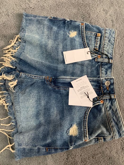 Haine noi, cu eticheta 50% reducere