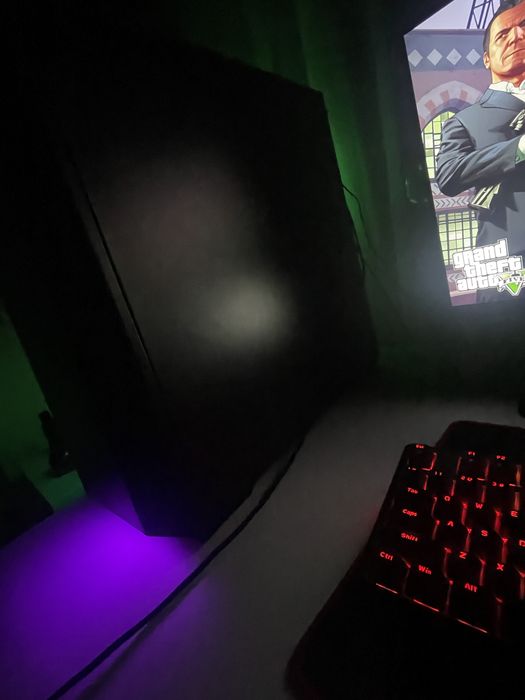 Vand PC Gaming  i7-8700 , GTX 970 , 32 gb RAM ddr4, 1 TB HDD si 240 GB SSD