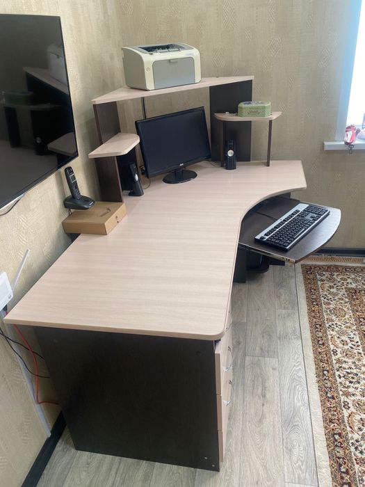 Компьютерный стол