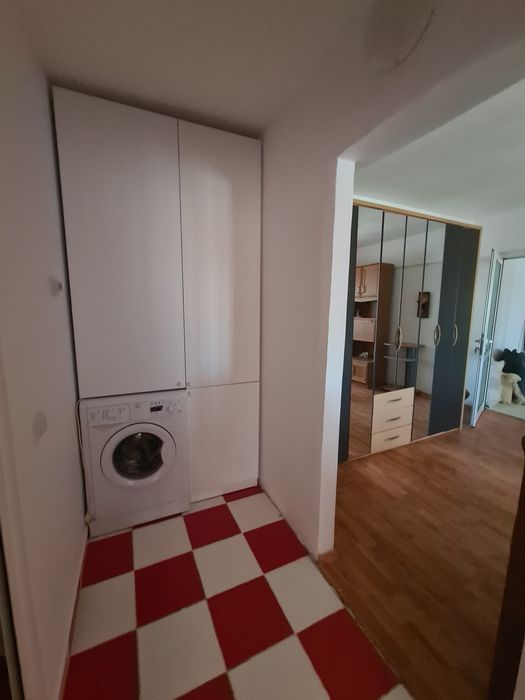 Apartament 3 camere de închiriat