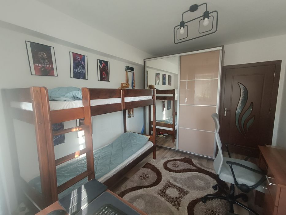 Persoană fizică vând apartament 2 camere 41mp + boxă, zona  Păcurari