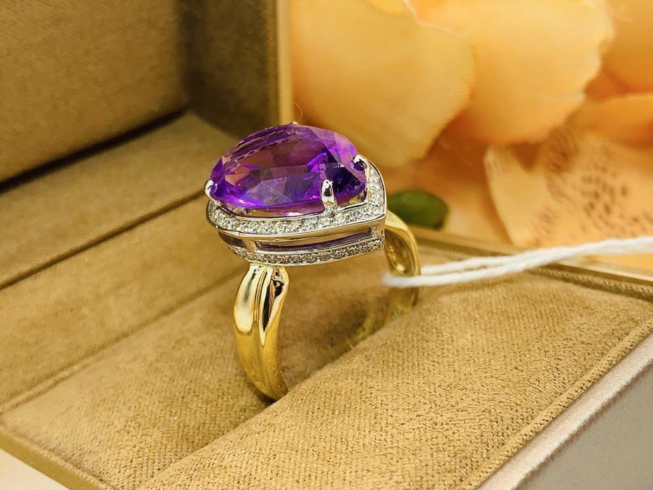 золотое кольцо с бриллиантами и Аметистом