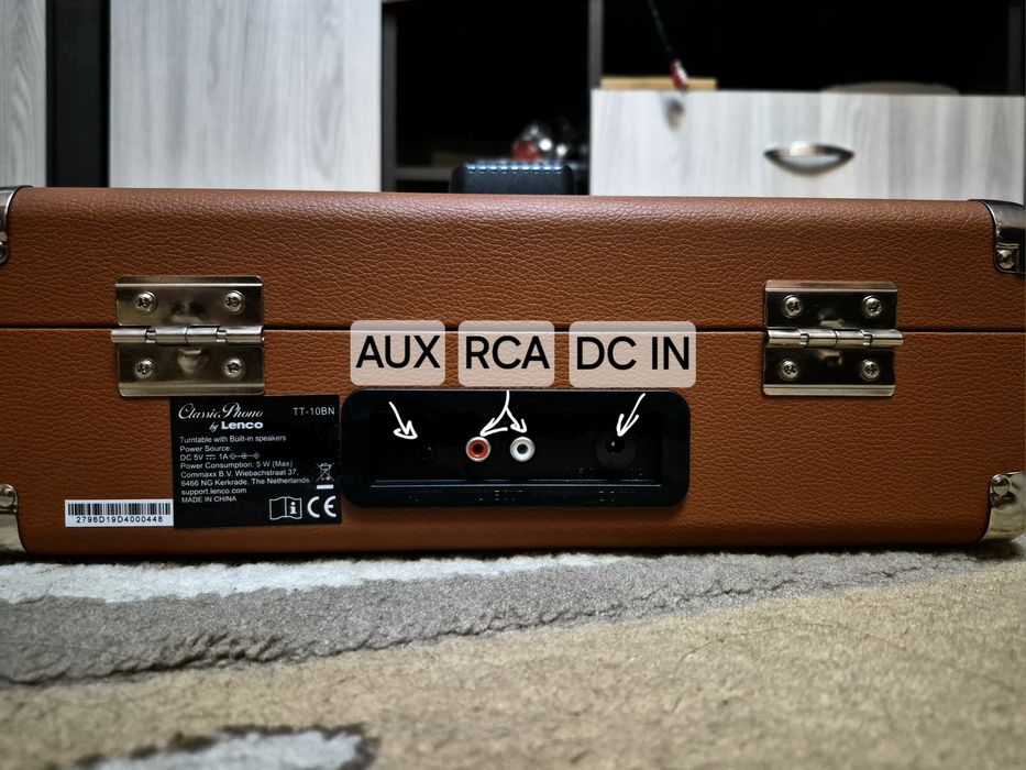 Pickup Lenco cu boxe stereo integrate